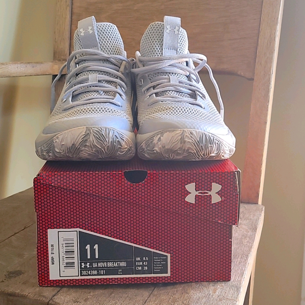 UA Hovr Breakthru Basketball Shoes